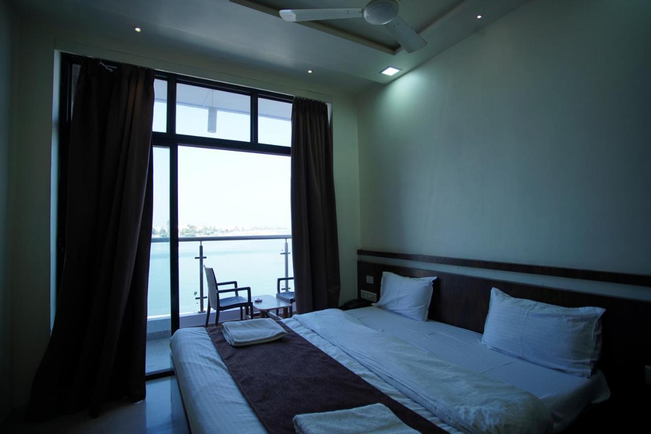 Apana Hotel Diu Bagian luar foto
